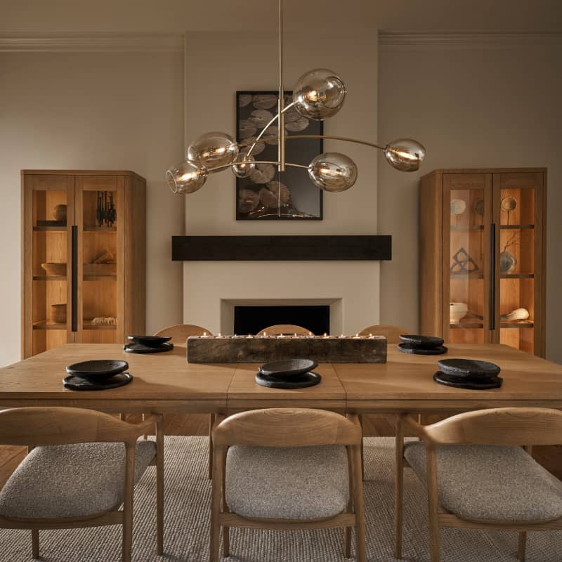 curved entry to dining room with round table and four chairs