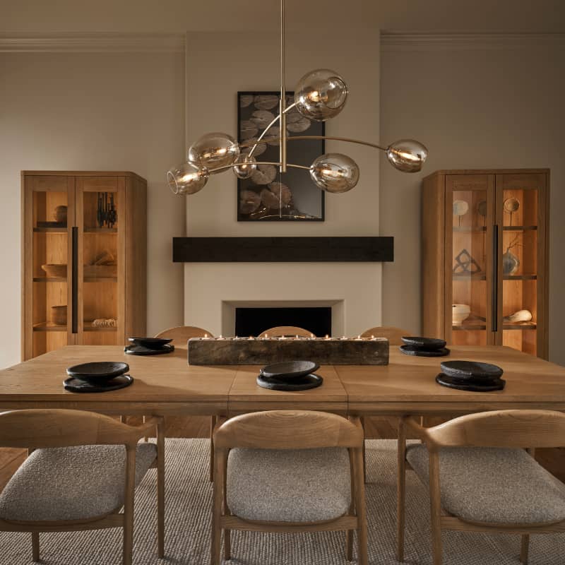 curved entry to dining room with round table and four chairs