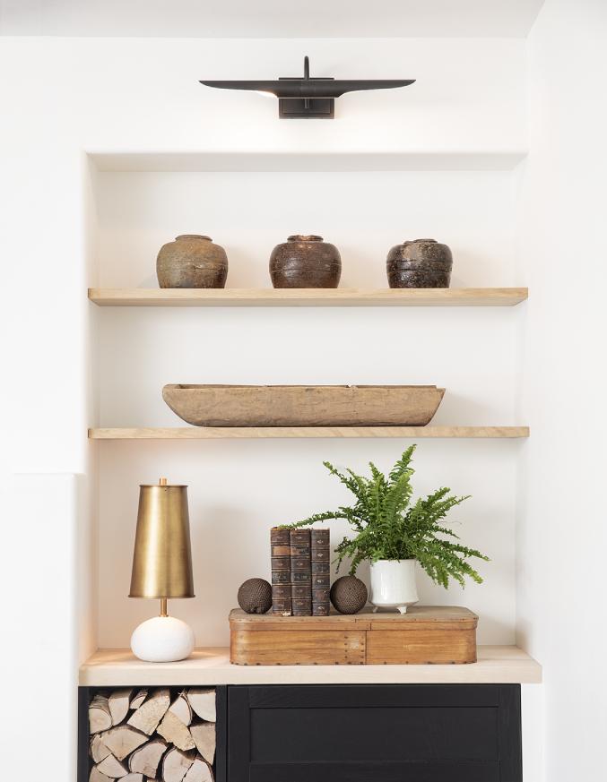 In-wall shelf with wooden shelves and vases